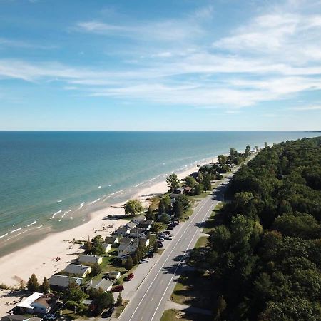 Beach Club Of Oscoda - The Lakeshore Cottage Exterior photo