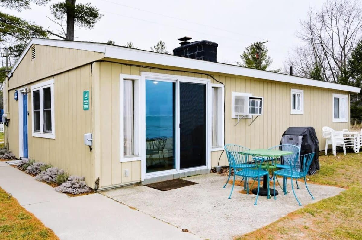 Beach Club Of Oscoda - The Lakeshore Cottage Exterior photo