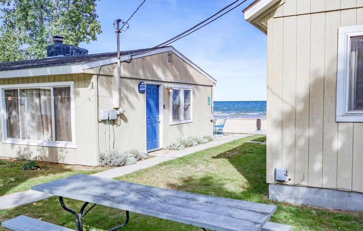 Beach Club Of Oscoda - The Lakeshore Cottage Exterior photo