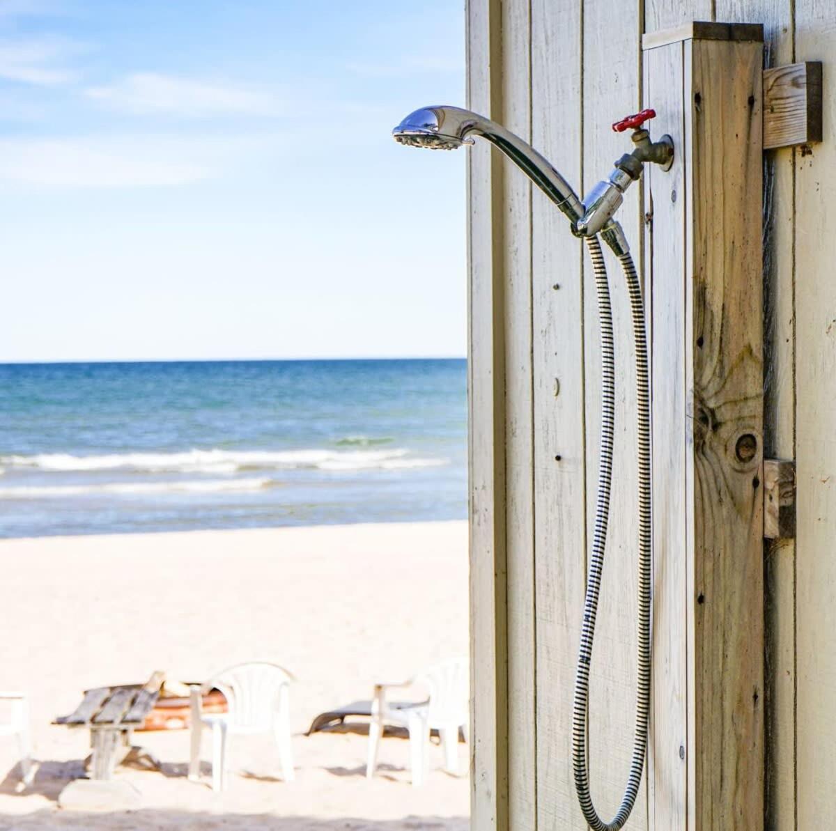 Beach Club Of Oscoda - The Lakeshore Cottage Exterior photo